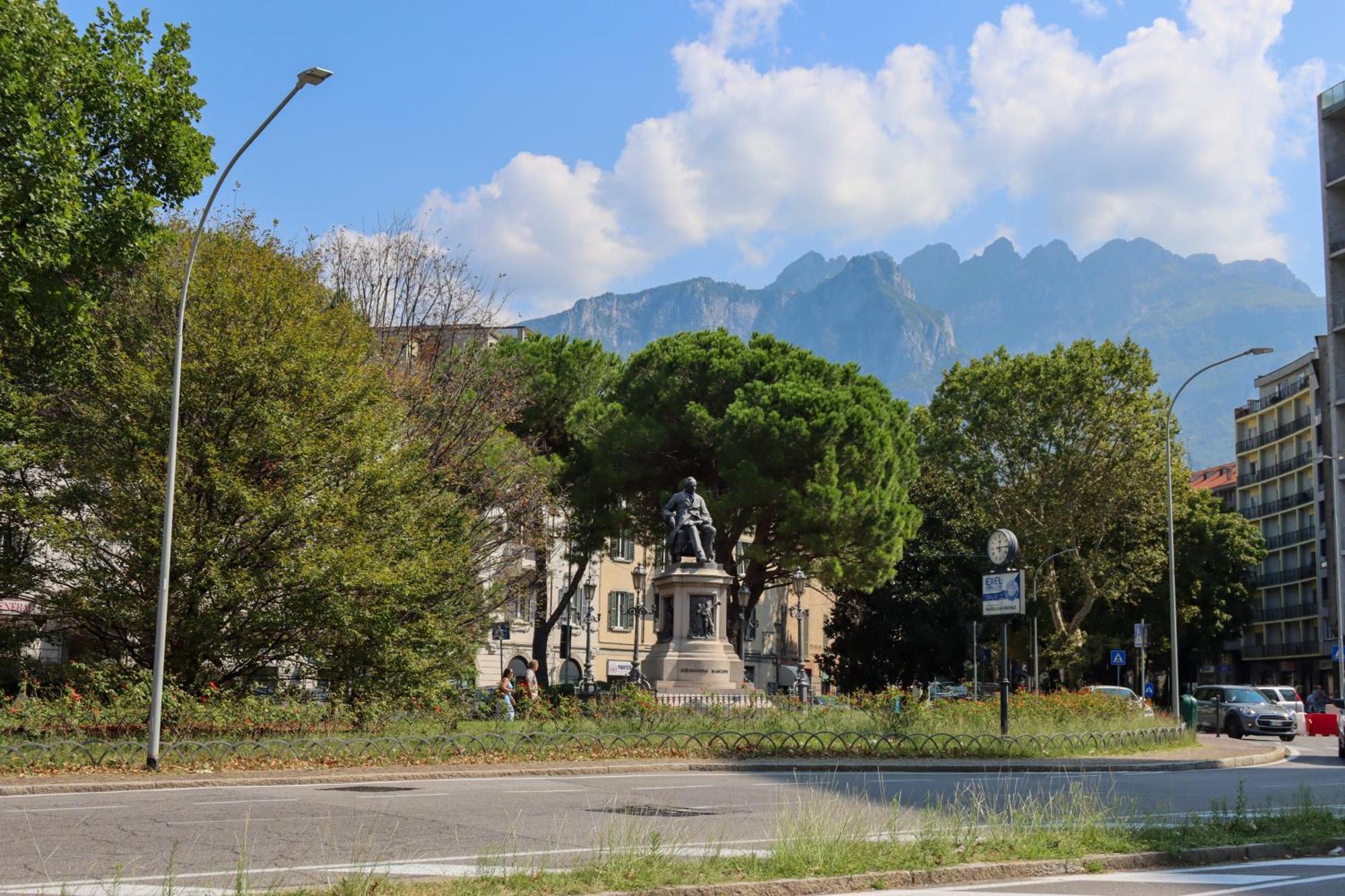 Appartamento Casa Ardo Wifi & Free Parking In Lecco Center Esterno foto