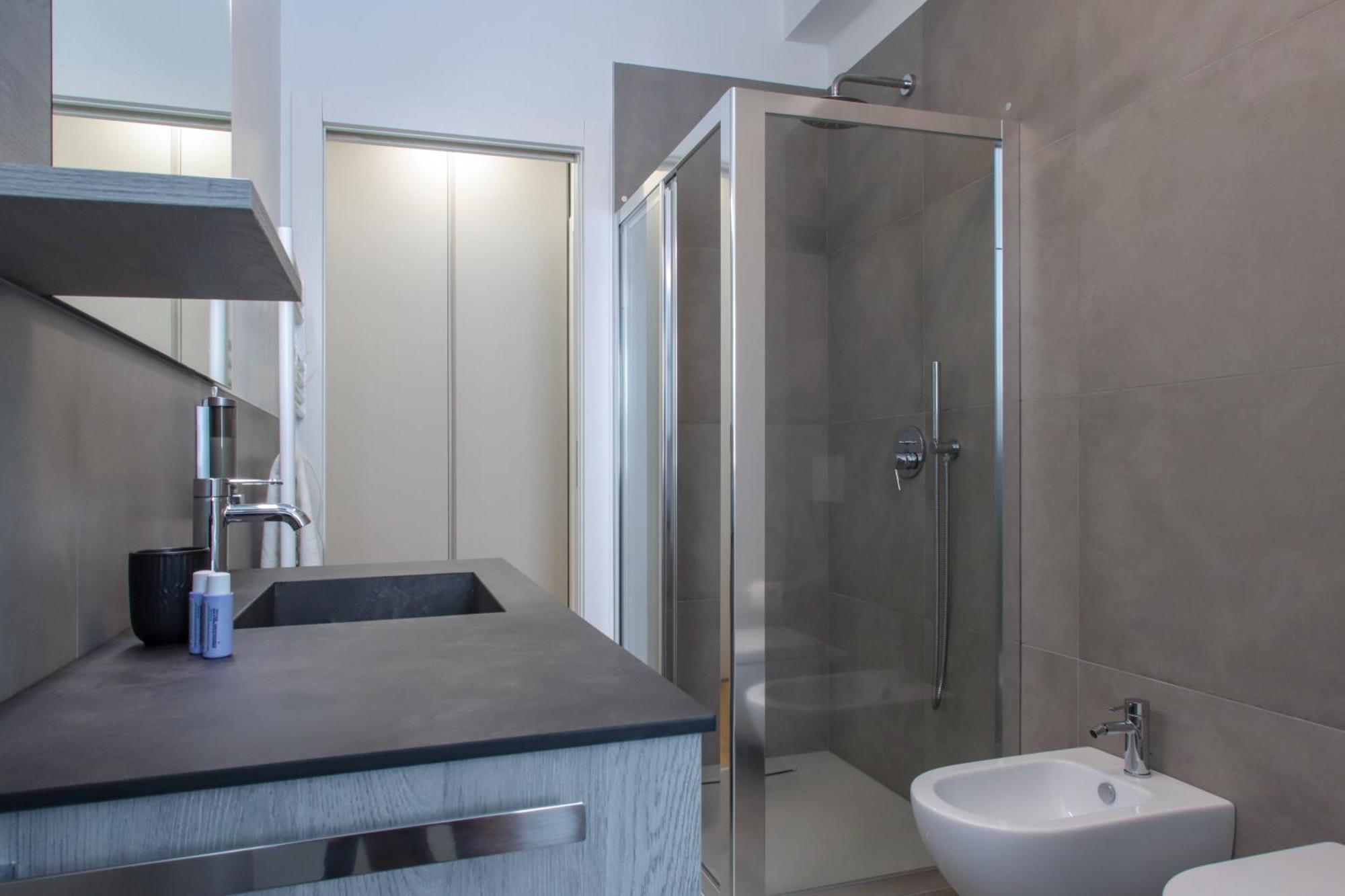 Appartamento Casa Ardo Wifi & Free Parking In Lecco Center Esterno foto